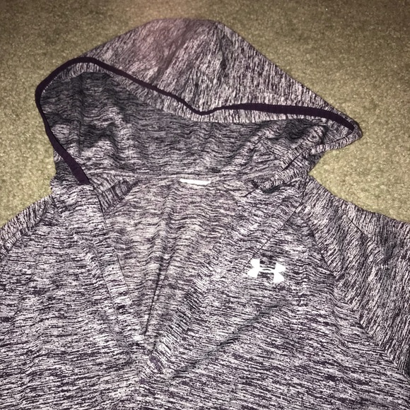 Under Armour hooded long sleeve workout shirt - Picture 2 of 2